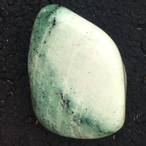 "Transvaal Jade" Hydrogrossular Garnet Galet - Picture 6 of 9